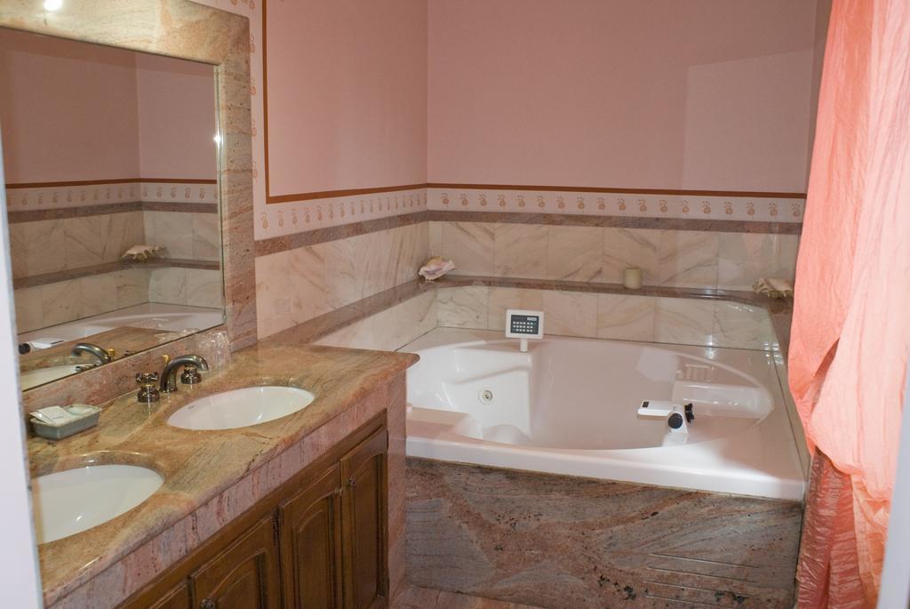 Torre Dei Frati Bed & Breakfast Fossano Szoba fotó